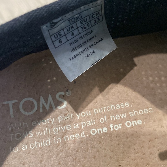 TOMS Sneakers - Picture 3 of 9